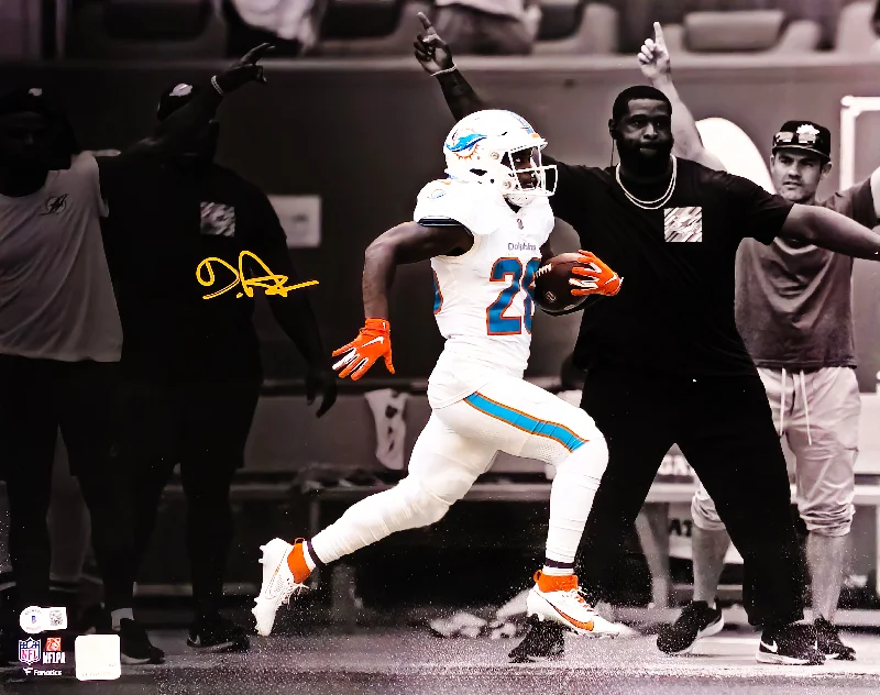 Custom Rugby Helmet For Player Comfort-De'Von Achane Autographed 16x20 Photo Miami Dolphins Spotlight Beckett BAS Witness