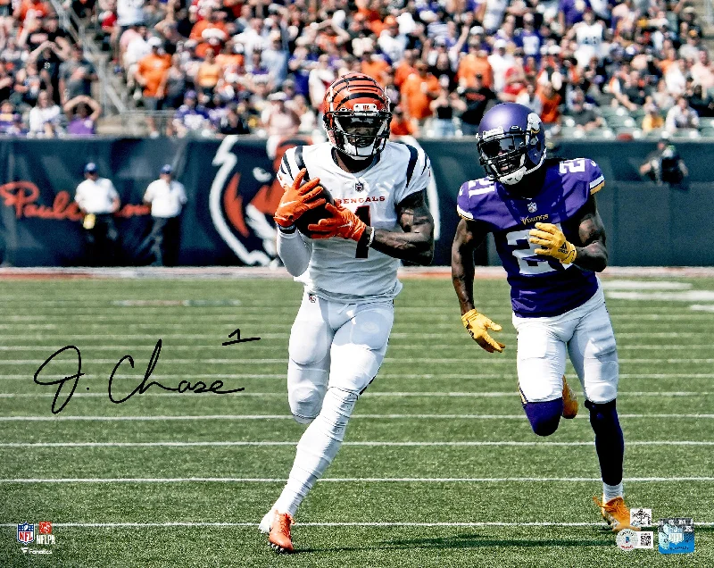 Personalized Rugby Helmet For Team Building-Ja'Marr Chase Autographed 16x20 Photo Cincinnati Bengals Beckett BAS Witness